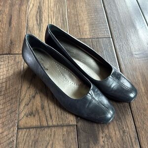 Trotters Shoes Womens navy Pumps Leather Low‎ Heels 8 narrow